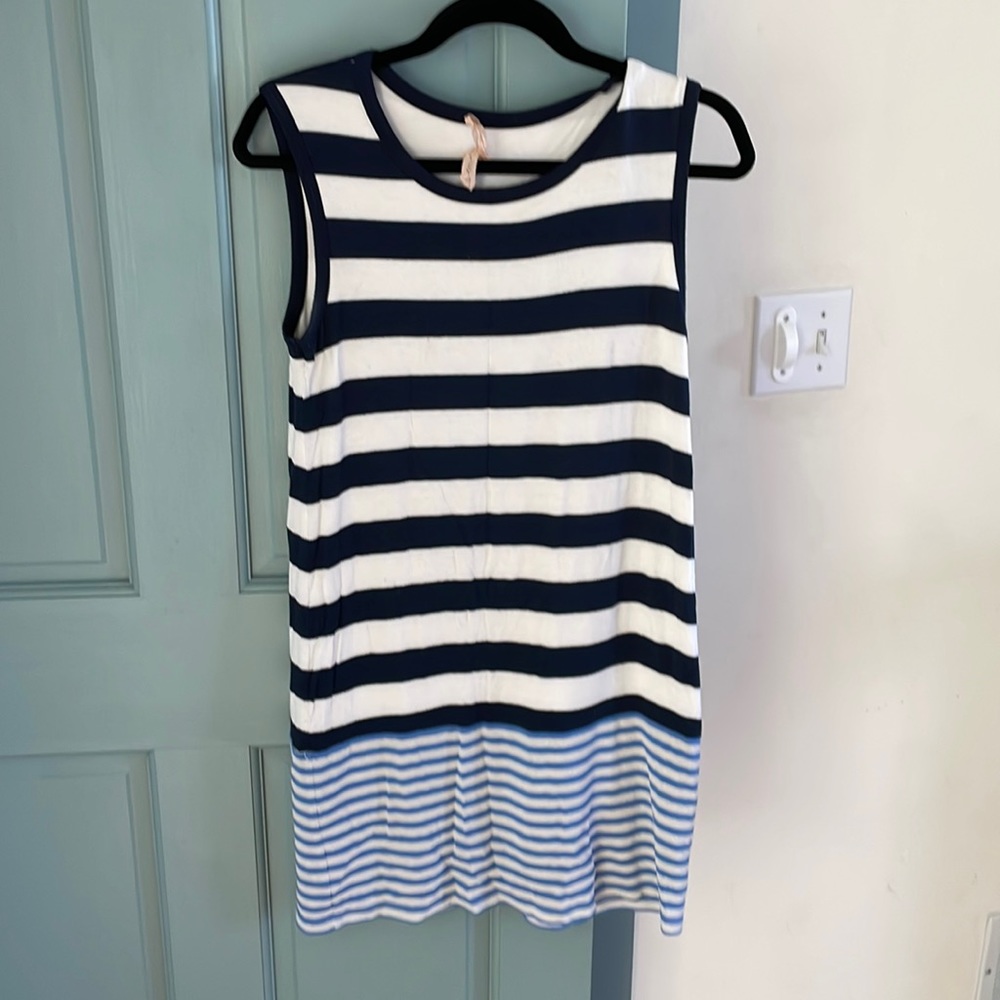 Adorable striped Cotten dress with a lining! Key!